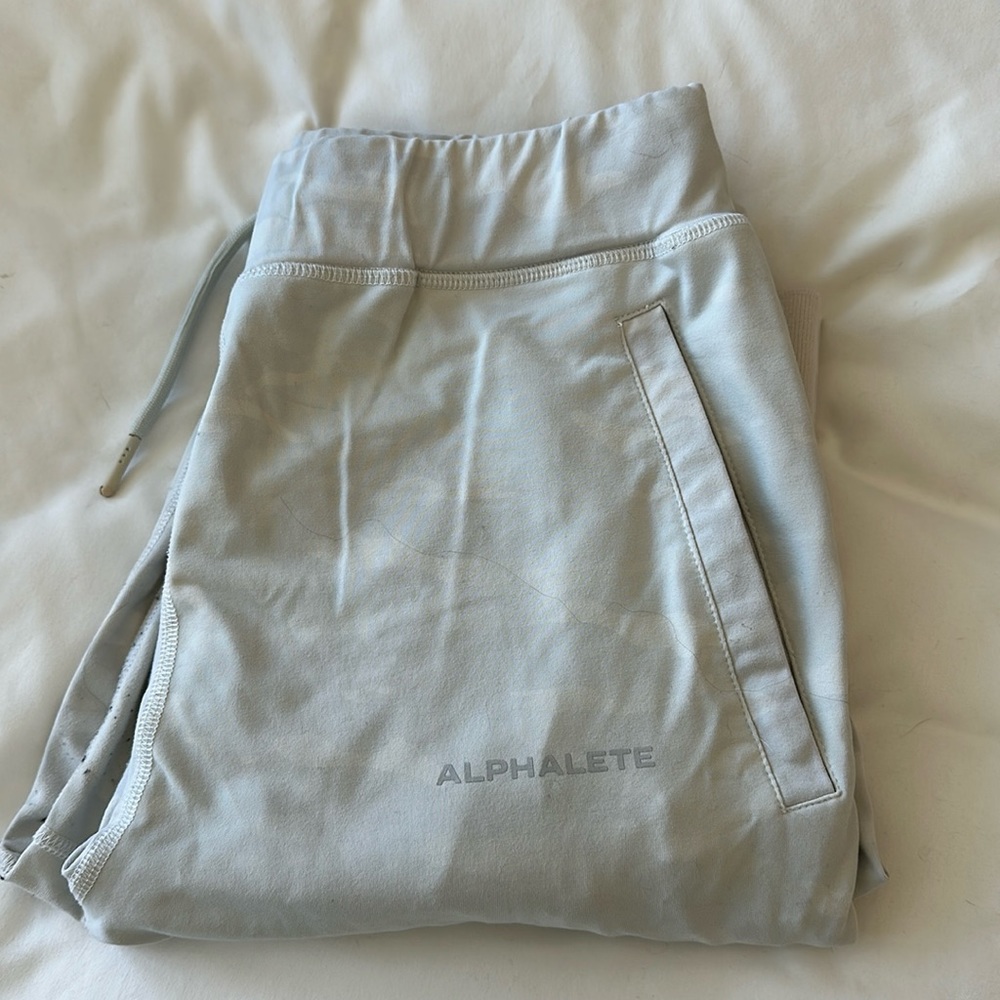 Alphalete men’s white camo pants